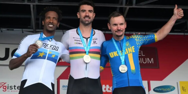 Lauro Chaman conquista ouro na etapa da Copa do Mundo de ciclismo de estrada
