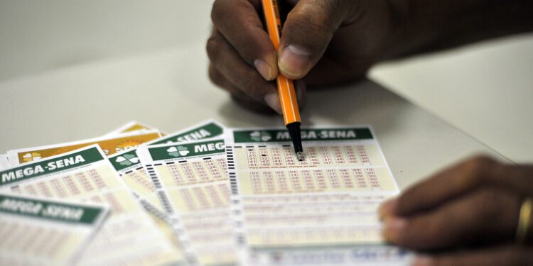 Mega-Sena acumula outra vez e prêmio principal chega a R$ 65 milhões