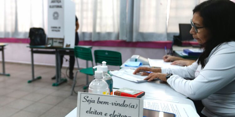 Eleitor pode se inscrever como mesário voluntário nas eleições de 2026