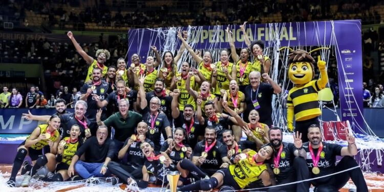 Praia Clube vence Minas e conquista o título da Superliga Feminina de Vôlei