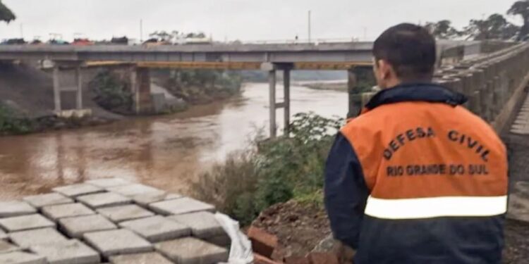Defesa Civil emite alertas de temporais para o Rio Grande do Sul.