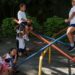 Excesso de tempo em telas diminui a criatividade das crianças nas brincadeiras.