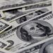 Bolsa recua 2,22% enquanto dólar supera R$ 5,06 novamente.