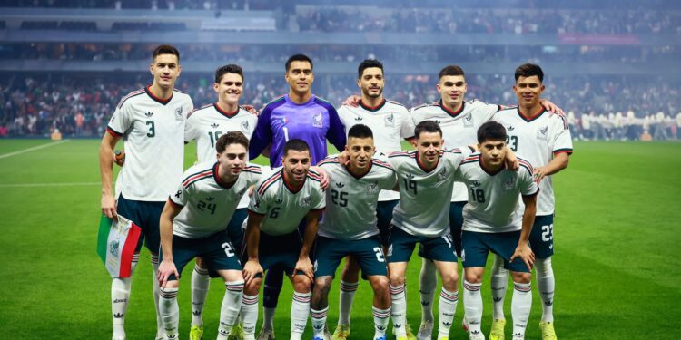 México brilha em casa e lidera o Grupo A da Copa.