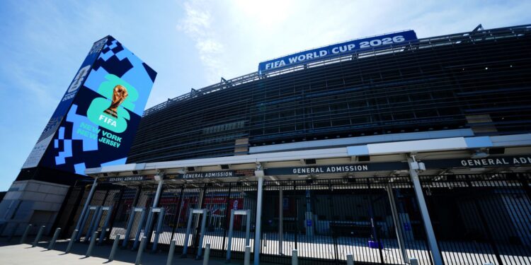 Brasil tem estreia na Copa sob sol e céu limpo neste sábado.