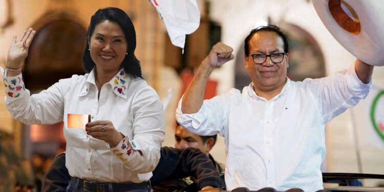 Fujimori supera Sánchez por apenas 561 votos nas eleições no Peru.