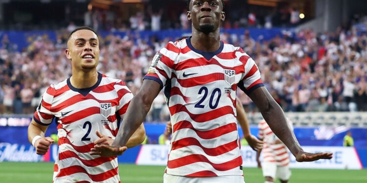 Herói na estreia dos EUA na Copa, Balogun nasceu no Brasil por coincidência.