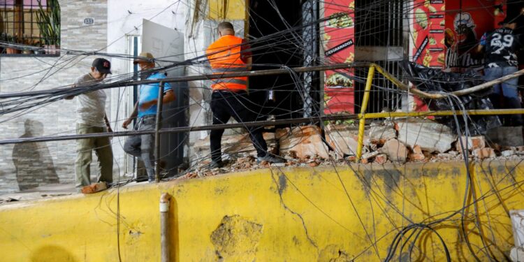 Venezuela declara estado de emergência após forte sequência de terremotos.