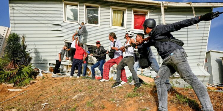 Mortos por terremotos na Venezuela chegam a 589, com 2,9 mil feridos.