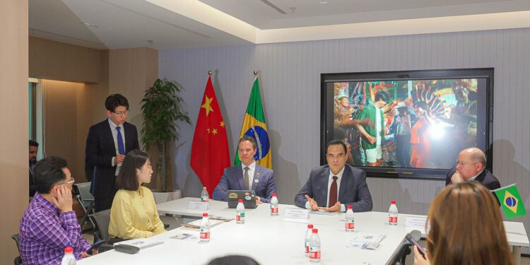 Guia em mandarim destaca oportunidades de investimento no Brasil