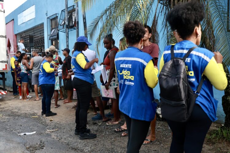 Prefeitura de Salvador decreta situação de emergência em São Tomé de Paripe após derramamento de produtos na praia