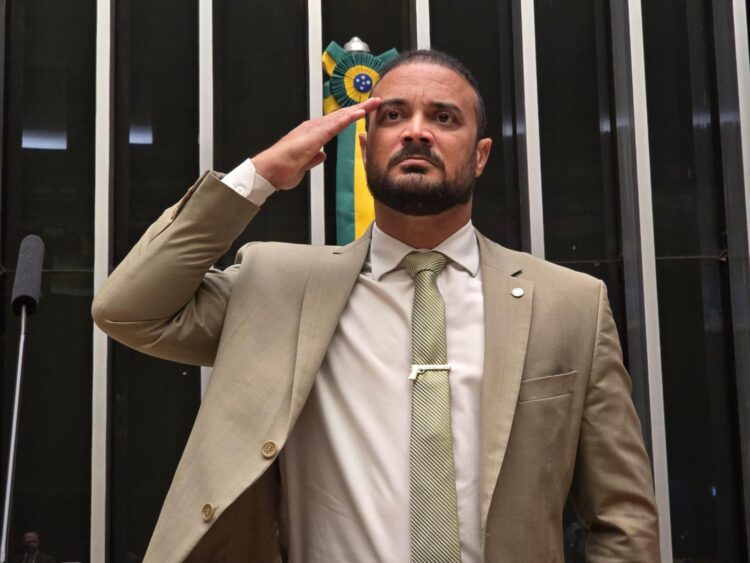 Capitão Alden envia para a Alba emenda em defesa da tropa