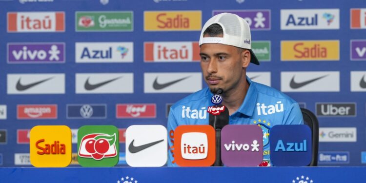 Martinelli admite substituir Raphinha e afirma que Neymar está “querendo muito”