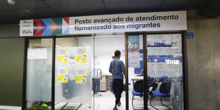 Cubanos ultrapassam venezuelanos em pedidos de refúgio no Brasil em 2025