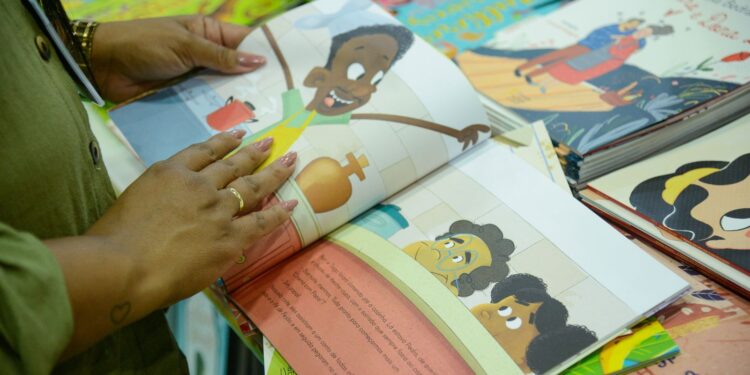 Bienal nas Escolas adota clima de Copa para impulsionar a leitura no Rio de Janeiro.