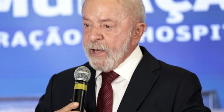 Lula solicita visita do ministro da Defesa à Venezuela na próxima semana.