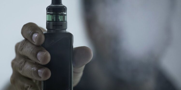 Tecnologia camufla cigarros eletrônicos e complica combate ao Dia Mundial Sem Tabaco