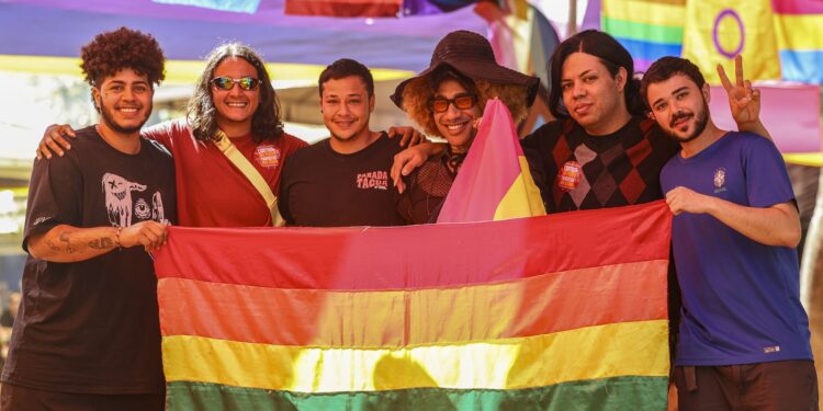 Trans e Orgulho: Projeto de Inclusão Transforma o Futebol Brasileiro