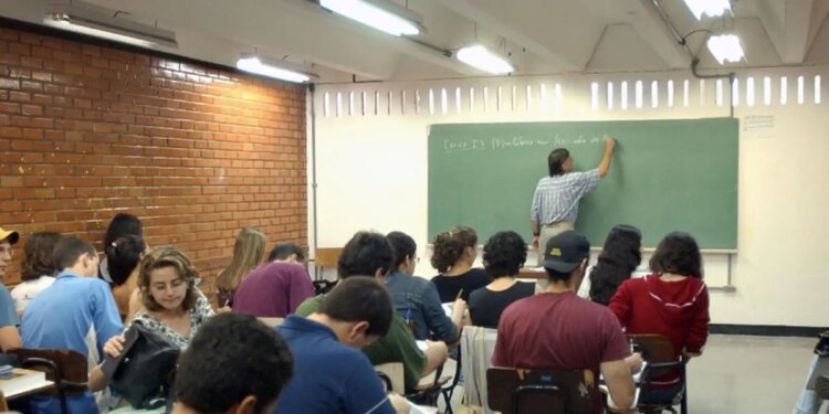FIES 2º semestre: prazo de adesão de instituições encerra hoje.