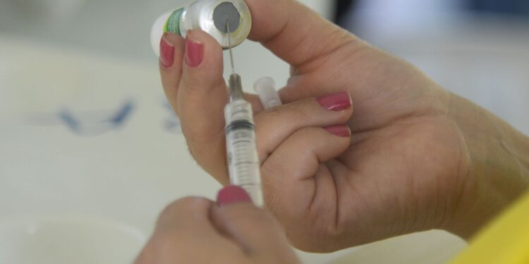 São Paulo inicia vacinação infantil com Pneumocócica 20 neste sábado.