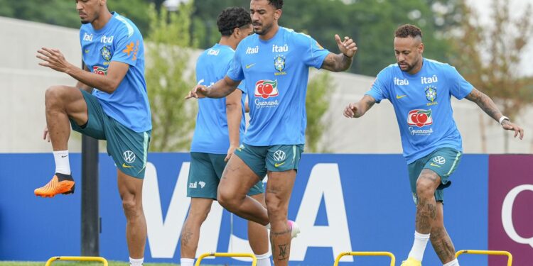 Brasil faz penúltimo treino antes de partida ao Texas para confronto contra o Japão.