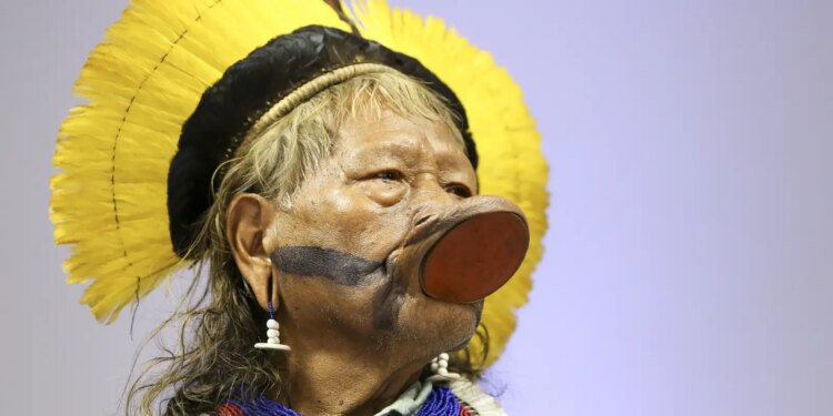 Cacique Raoni está internado, mas com saúde estável e respira sem ventilador.