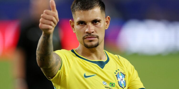 Bruno Guimarães prevê duelo com Odegaard e destaca perigo nas bolas paradas