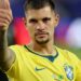 Bruno Guimarães prevê duelo com Odegaard e destaca perigo nas bolas paradas