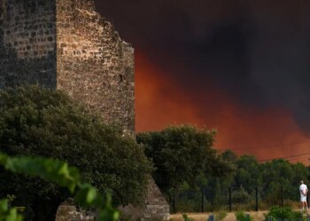 Incêndios florestais ameaçam cidade histórica francesa de Bordeaux