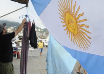 Quase metade dos jovens argentinos vive em vulnerabilidade social.
