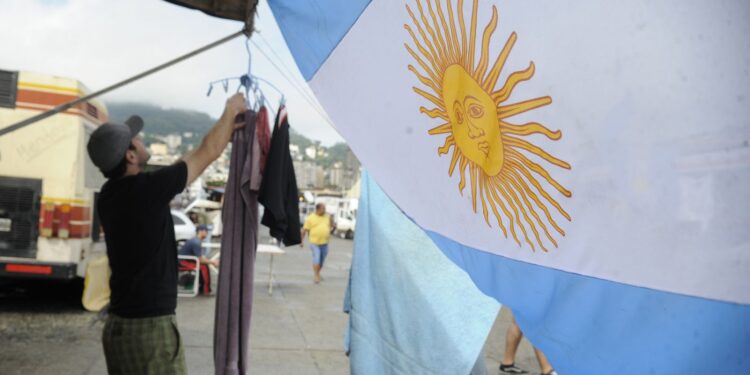 Quase metade dos jovens argentinos vive em vulnerabilidade social.