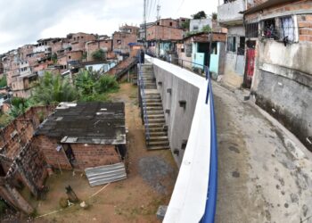 Prefeitura entrega pacote com 12 obras de contenção no Alto da Terezinha e chega a 607 encostas protegidas em Salvador
