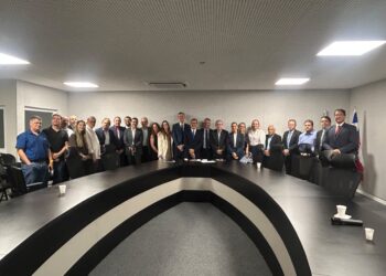 ACB reúne Receita Federal para esclarecer impactos da Reforma Tributária sobre micro e pequenas empresas