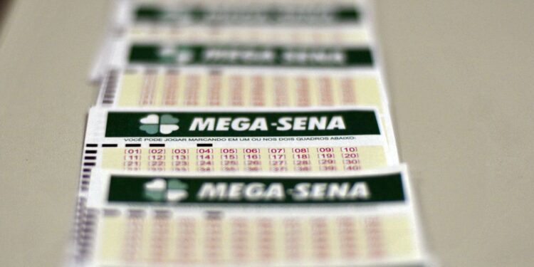 Mega-Sena acumula e prêmio principal alcança R$ 27 milhões.