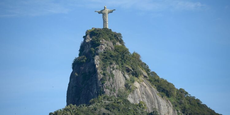 Cristo Redentor receberá novas escadas e elevadores para acesso turístico.