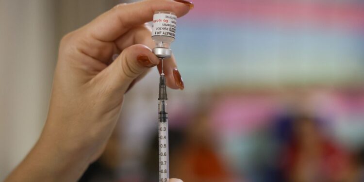Vacinação reduz prevalence de HPV entre jovens, revela pesquisa