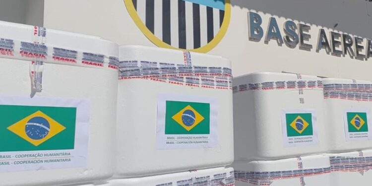Brasil doa 690 mil doses de vacinas à Venezuela