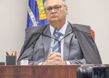 Dino afasta presidente do TCE do Maranhão