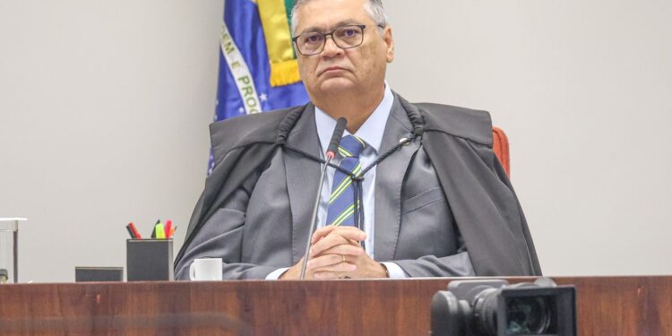 Dino afasta presidente do TCE do Maranhão