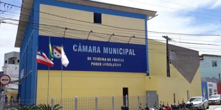 Câmara de Teixeira paga mais de R$ 1 milhão por ‘usina solar’, mas conta de energia chega a R$ 3,4 mil
