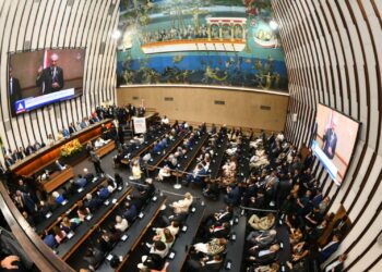 ACB recebe homenagem e reafirma seu papel histórico na economia da Bahia; Isabela Suarez destaca força dos pequenos negócios