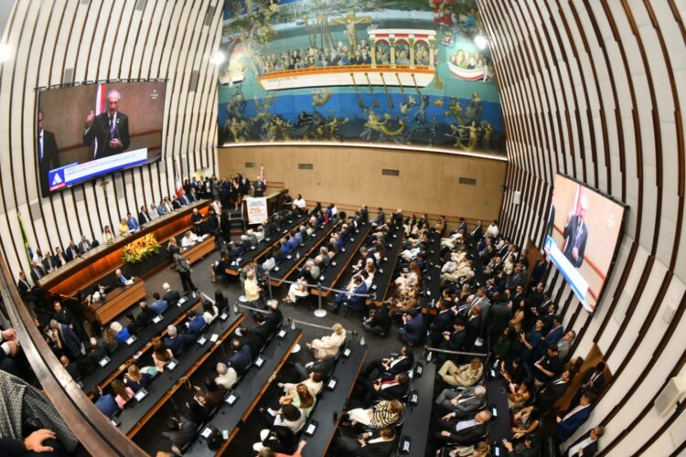 ACB recebe homenagem e reafirma seu papel histórico na economia da Bahia; Isabela Suarez destaca força dos pequenos negócios