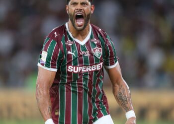 Fluminense vira sobre o Remo e mantém firme no G-4 do Brasileirão