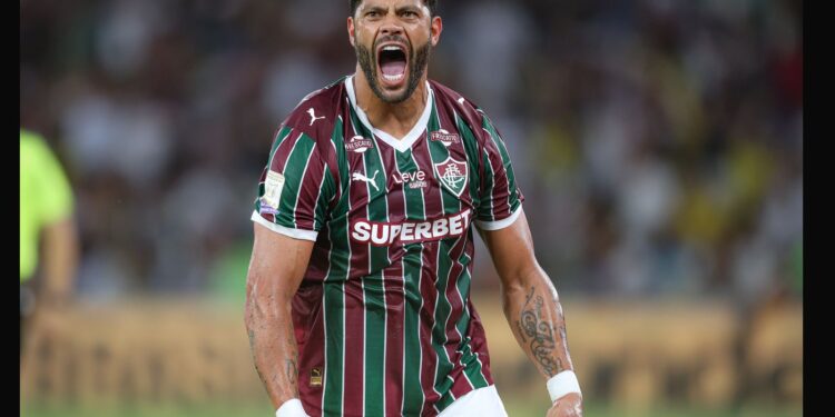 Fluminense vira sobre o Remo e mantém firme no G-4 do Brasileirão