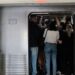 Usuários de trens mudam rotina por causa da greve da CPTM