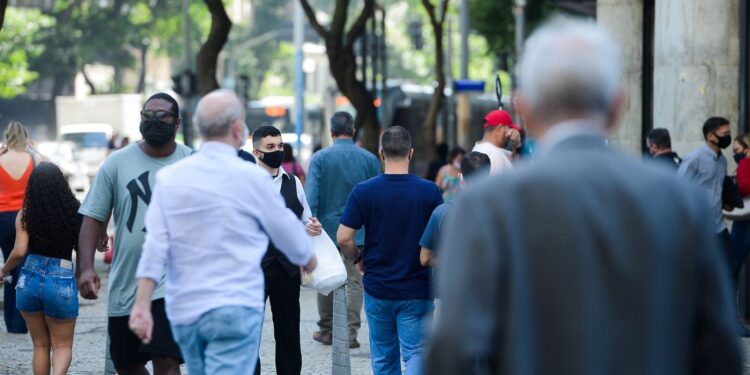 81% dos brasileiros considera fundamental que o candidato acredite em Deus