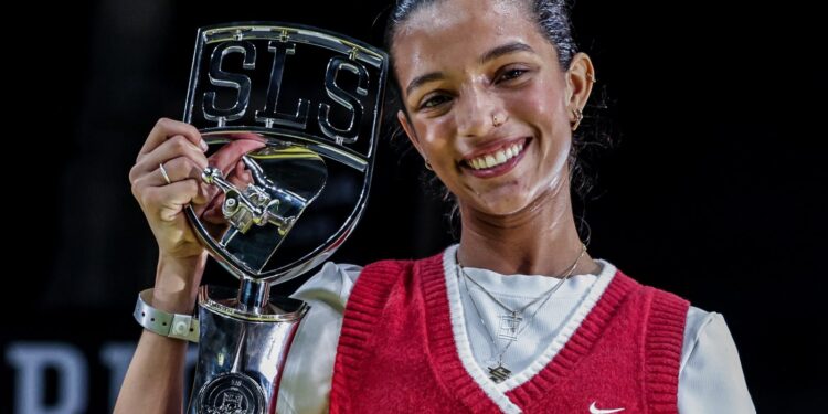 Rayssa, campeã da etapa carioca da Liga Internacional de Skate Street