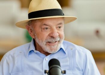 Lula, pelo PT, busca reeleição com foco em pautas sociais