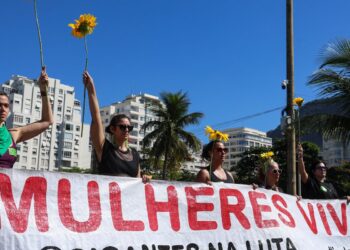 Mulheres vão às ruas contra a votação do PL da Misoginia
