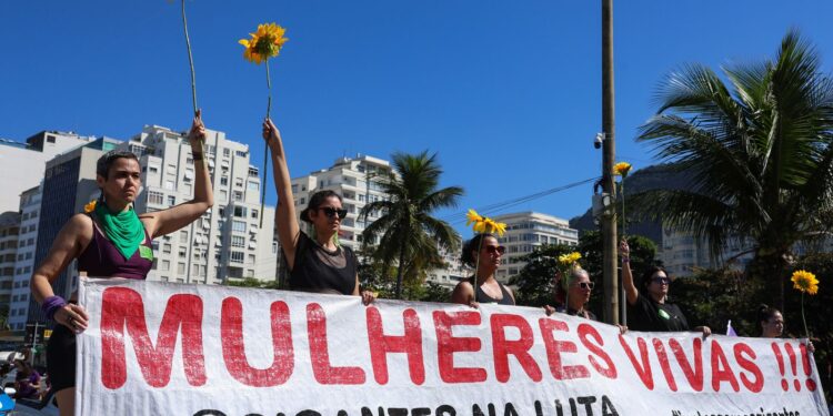 Mulheres vão às ruas contra a votação do PL da Misoginia